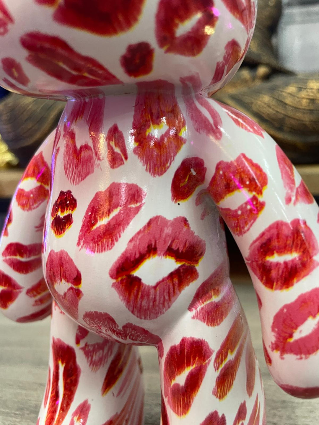 Kiss Bear resin modern free standing decorative ornament