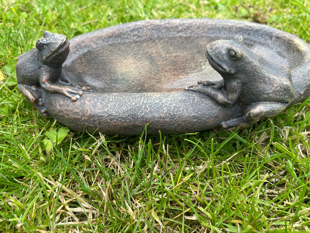 Two frogs bird feeder garden decor ornament