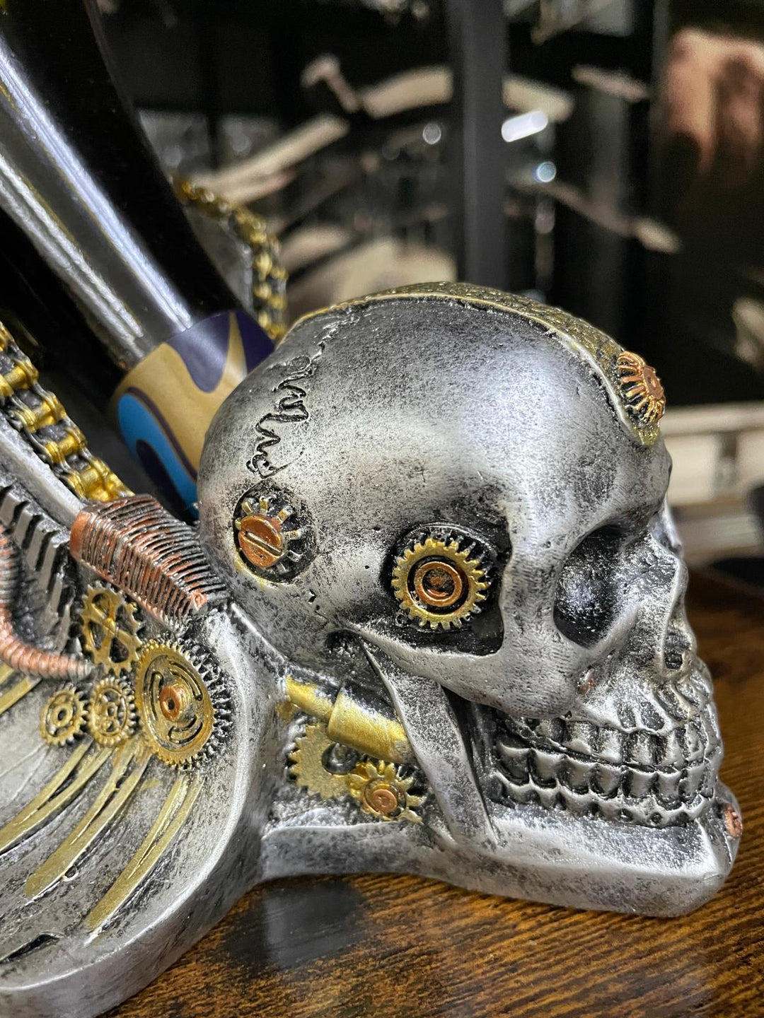 Steampunk Skeleton Wine Bottle Holder – Quirky Resin Decorative Ornament