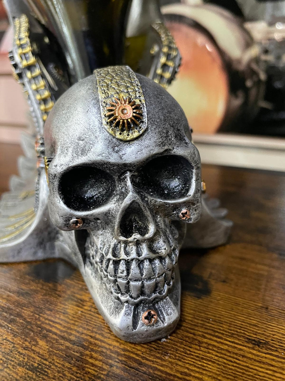Steampunk Skeleton Wine Bottle Holder – Quirky Resin Decorative Ornament