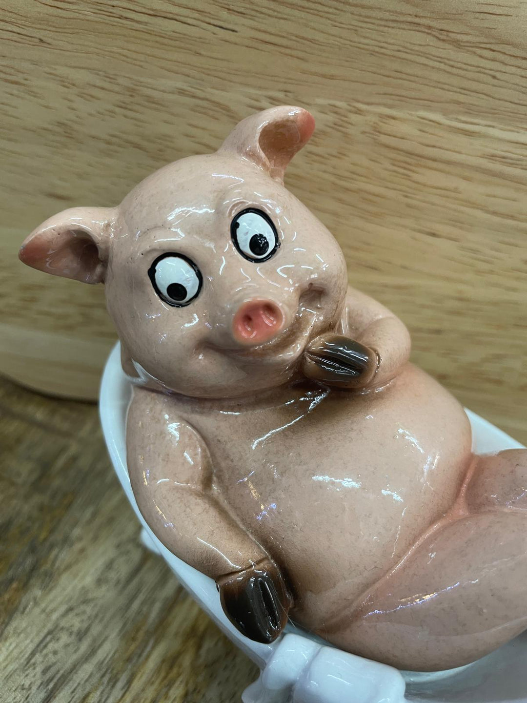 Pigs in tub, on the loo with mobile phone ornament quirky toilet bathroom decor