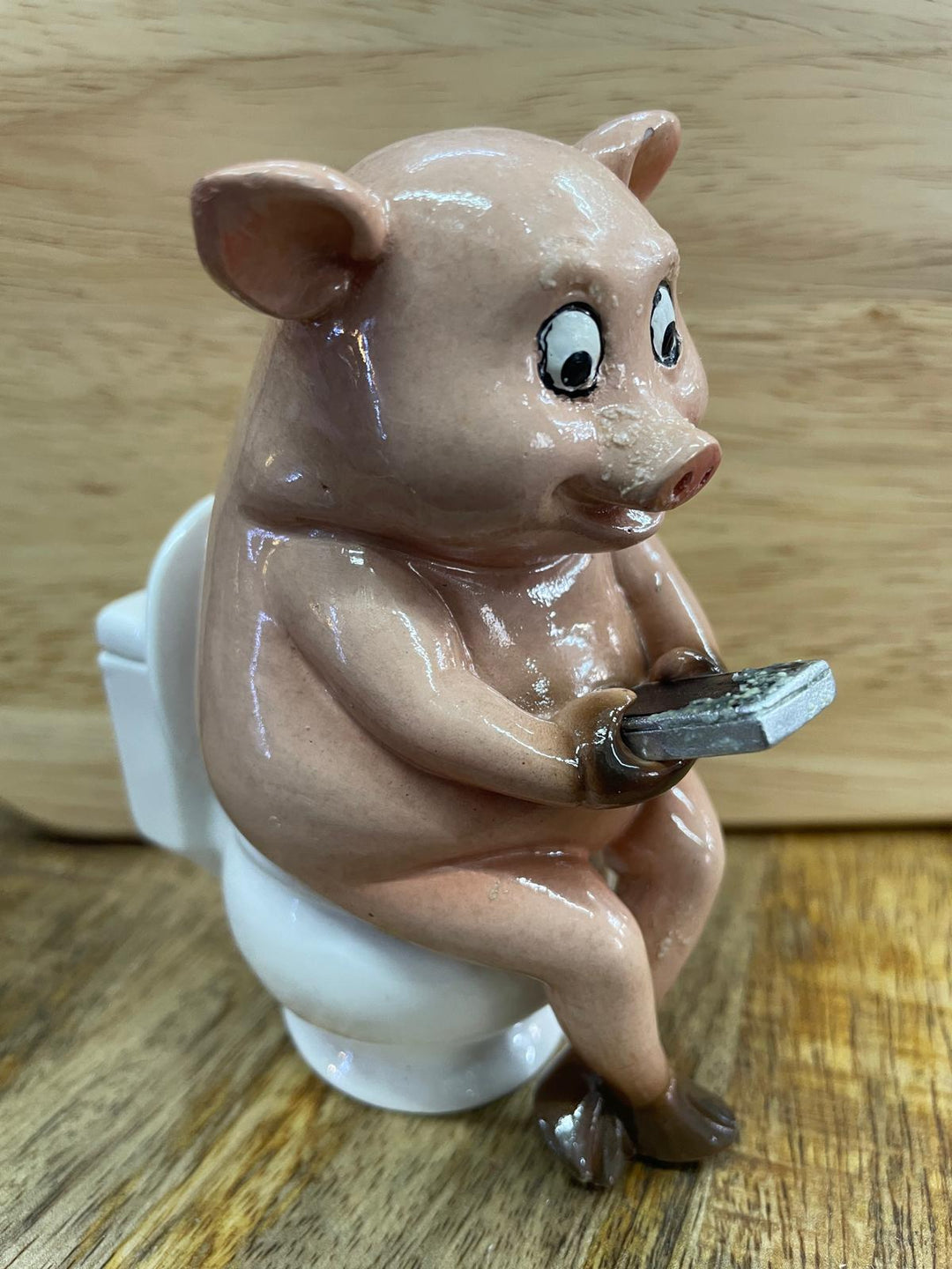 Pigs in tub, on the loo with mobile phone ornament quirky toilet bathroom decor