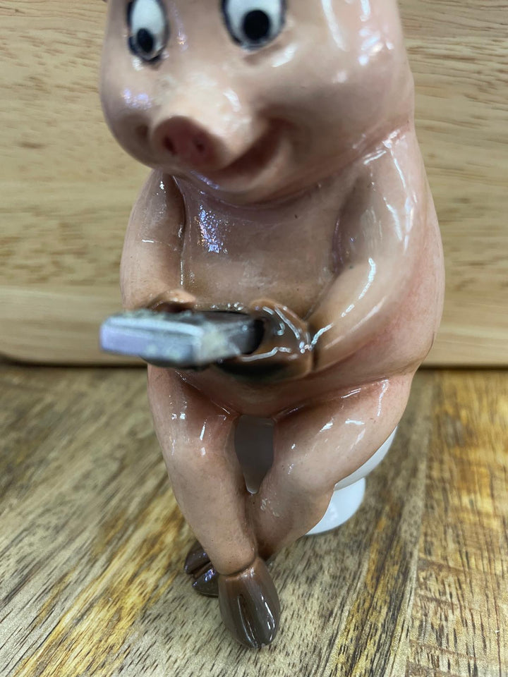 Pigs in tub, on the loo with mobile phone ornament quirky toilet bathroom decor