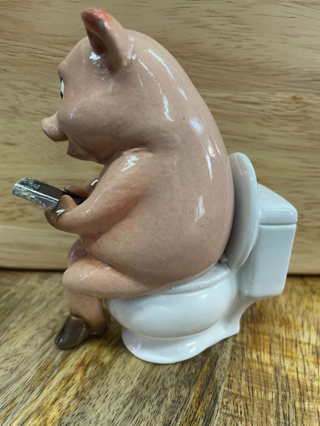 Pigs in tub, on the loo with mobile phone ornament quirky toilet bathroom decor