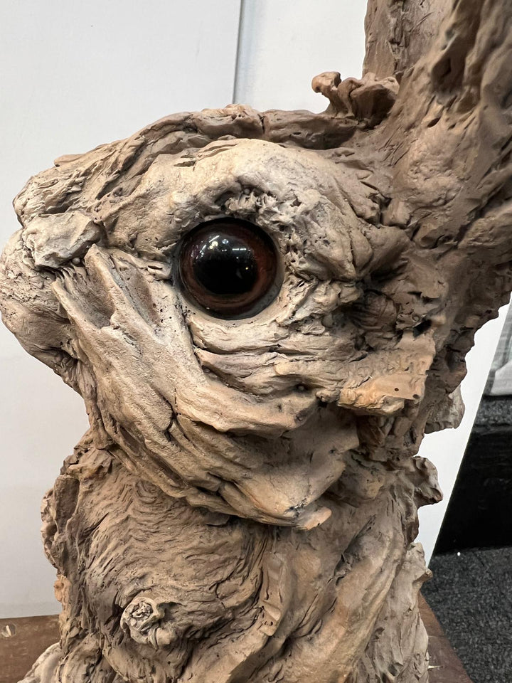 Wood Effect Sitting Rabbit Ornament – Decorative Bunny Figurine for Home or Garden