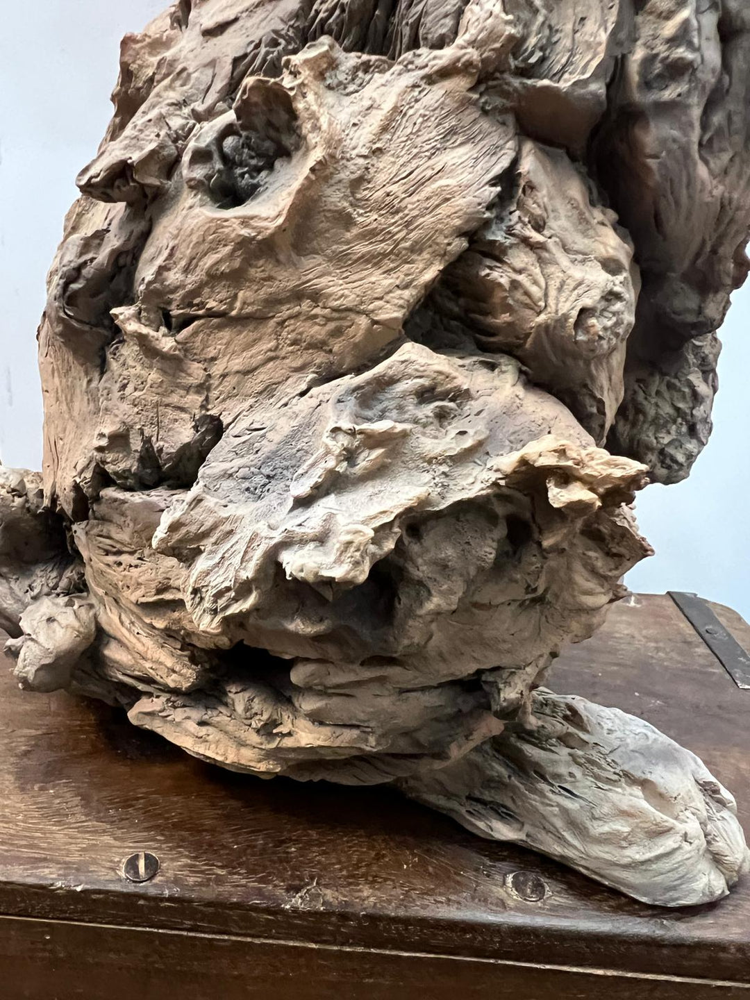 Wood Effect Sitting Rabbit Ornament – Decorative Bunny Figurine for Home or Garden