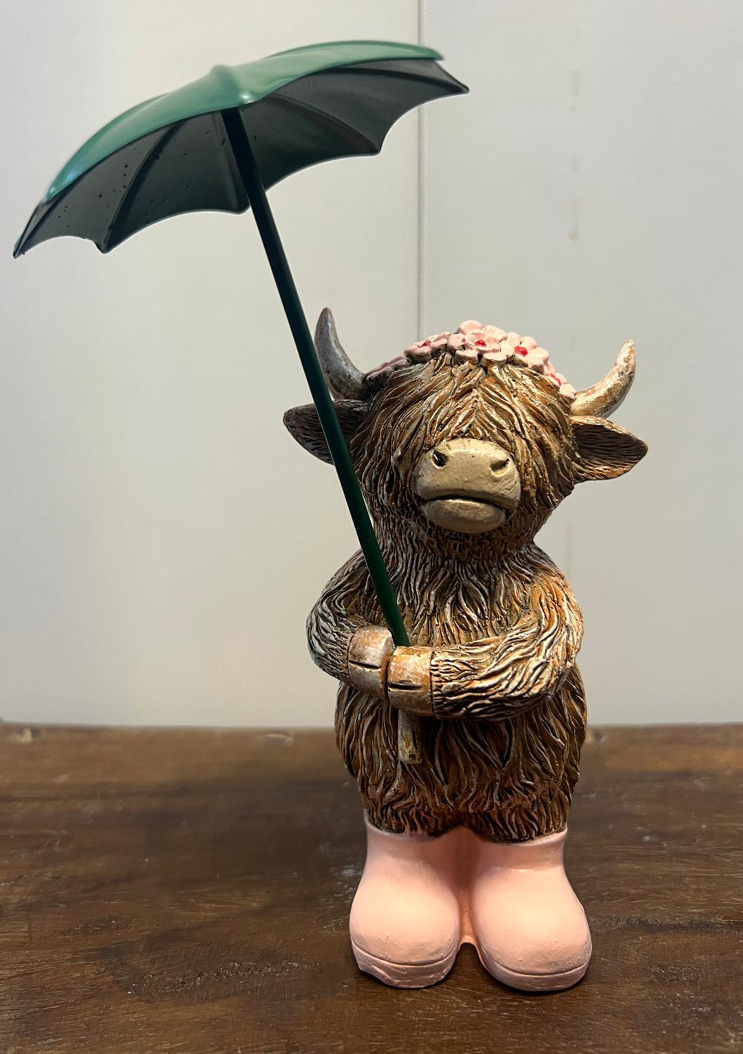 Highland Cow Boy & Girl Resin Ornaments – Cute Farm Décor with Wellies & Umbrellas