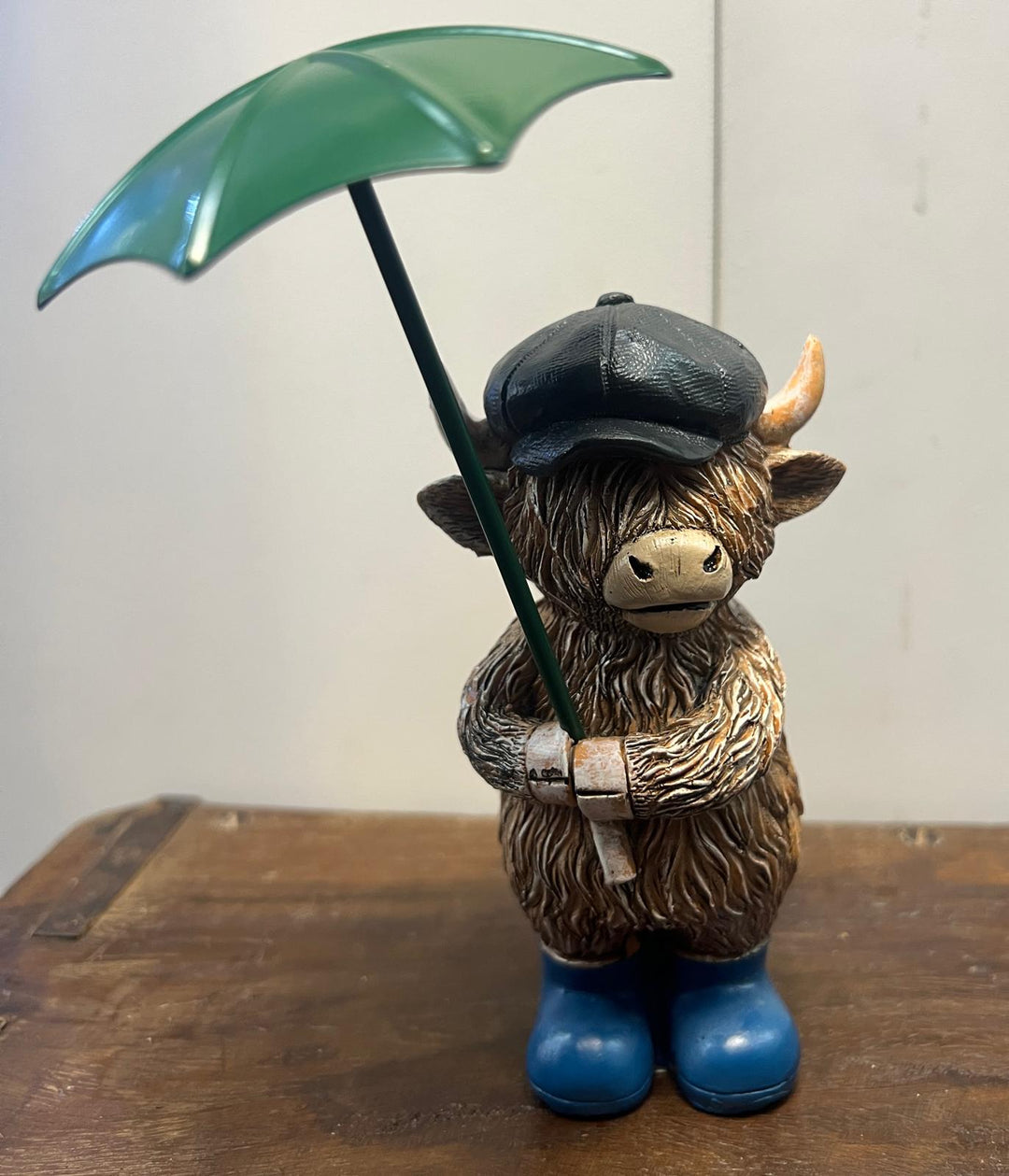 Highland Cow Boy & Girl Resin Ornaments – Cute Farm Décor with Wellies & Umbrellas
