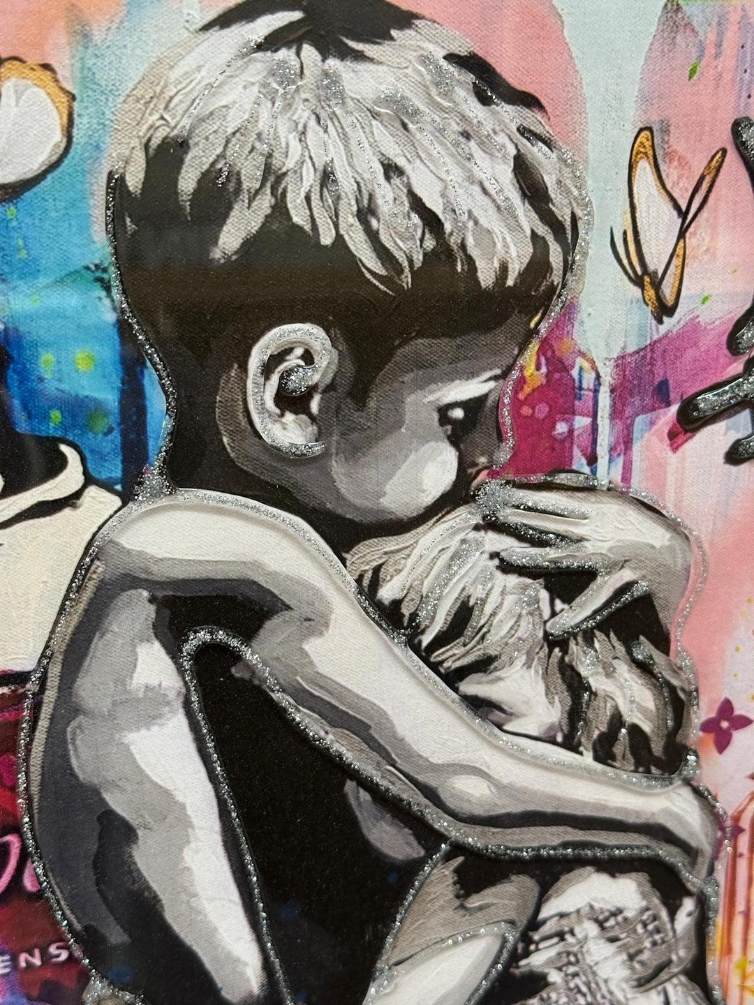 H.58CM-Black Framed Siblings Hugging Banksy Wall Art with Liquid Resin Finish home décor
