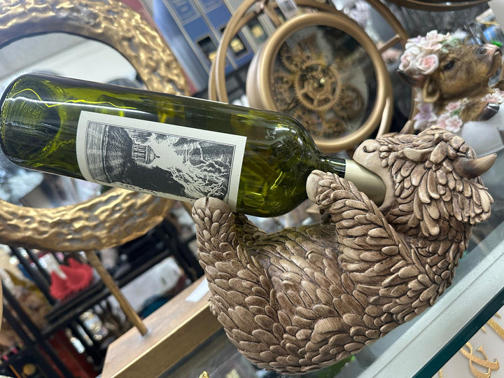 Highland Cow Wine Bottle Holder | Wood Effect Resin Ornament for Kitchen & Home Bar