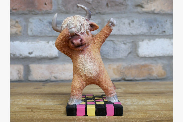 Funny Cow Resin Ornament – Cute Highland Cow Figurine for Home Decor,Living Rooms