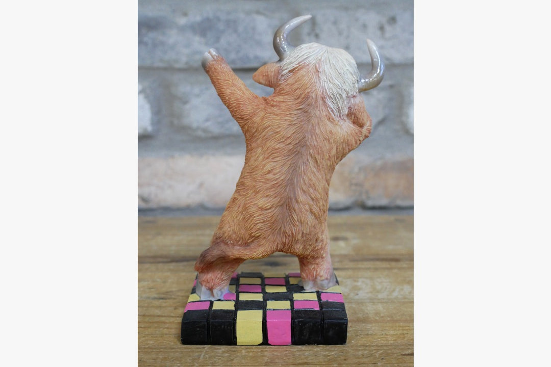 Funny Cow Resin Ornament – Cute Highland Cow Figurine for Home Decor,Living Rooms