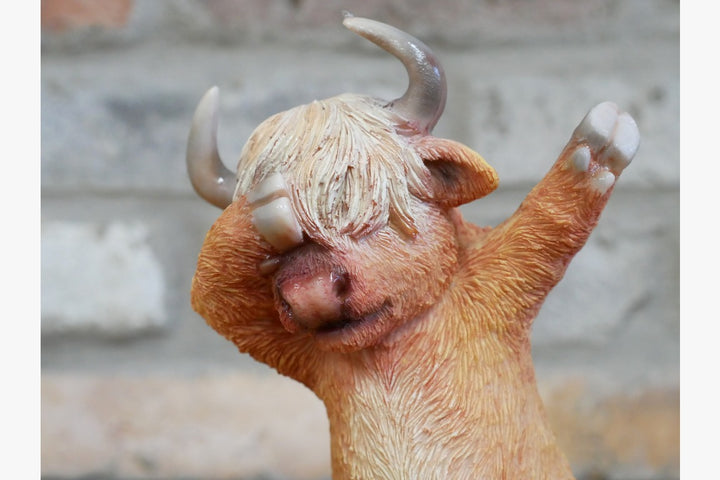 Funny Cow Resin Ornament – Cute Highland Cow Figurine for Home Decor,Living Rooms