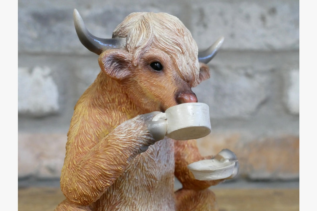 Funny Cow Resin Ornament – Cute Highland Cow Figurine for Home Decor,Living Rooms
