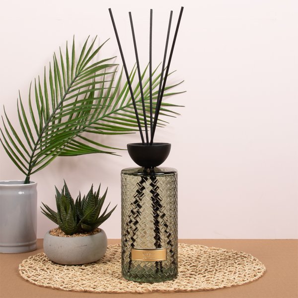 Maison Parfum 1000ml Diamond Cut Glass Reed Diffuser | Aventi, Oud Wood & Amber Nomad  SEO Optimized Product Description