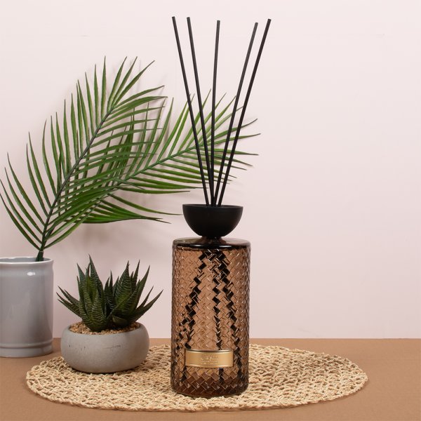 Maison Parfum 1000ml Diamond Cut Glass Reed Diffuser | Aventi, Oud Wood & Amber Nomad  SEO Optimized Product Description