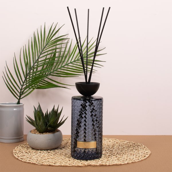 Maison Parfum 1000ml Diamond Cut Glass Reed Diffuser | Aventi, Oud Wood & Amber Nomad  SEO Optimized Product Description
