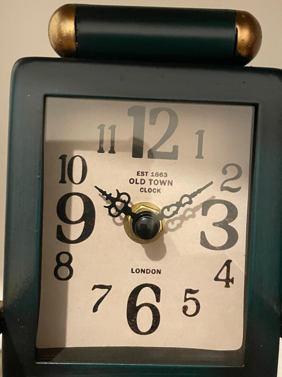 Green Brown barbers chair table clock decorative ornamental battery powered