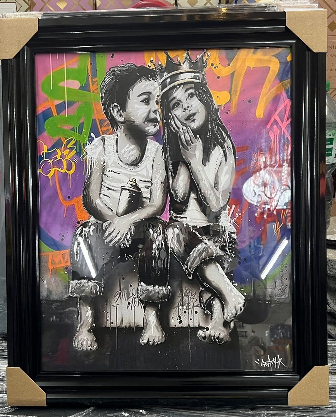 H.58CM-Black Framed Siblings Hugging Banksy Wall Art with Liquid Resin Finish home décor