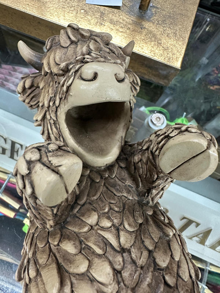Highland Cow Wine Bottle Holder | Wood Effect Resin Ornament for Kitchen & Home Bar