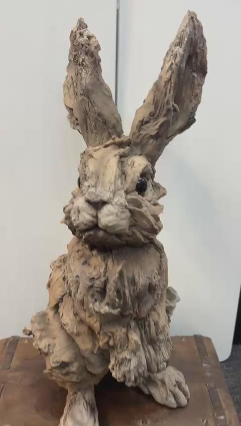 Wood Effect Sitting Rabbit Ornament – Decorative Bunny Figurine for Home or Garden
